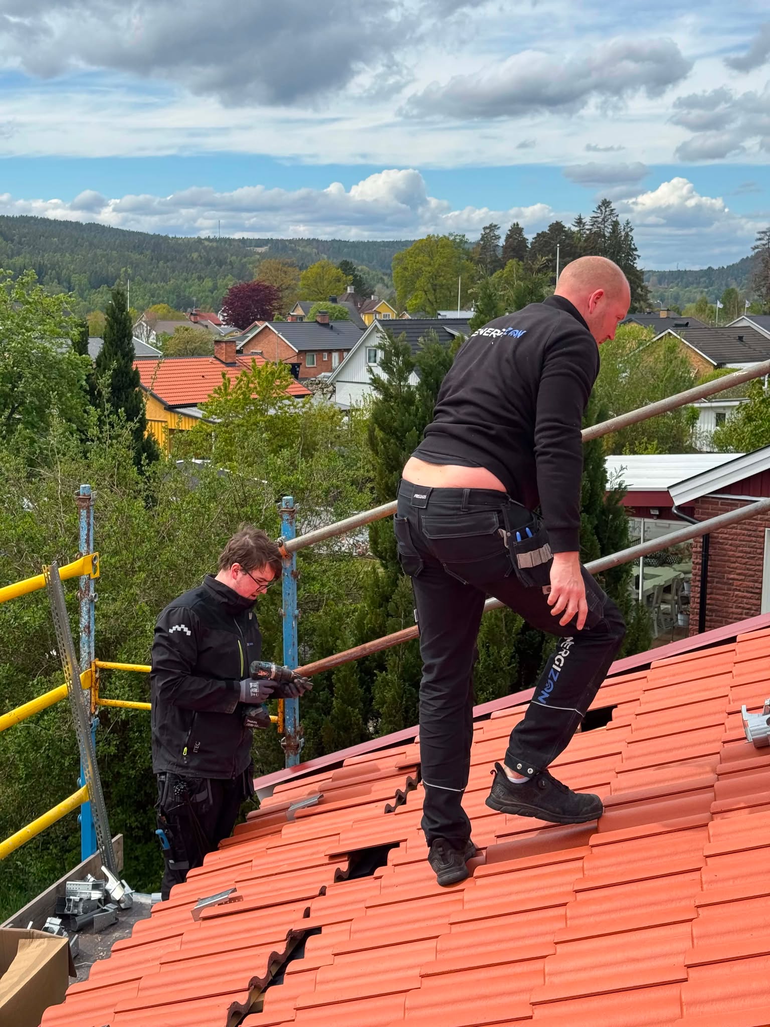 montera solceller linköping energizon batterier stödtjänster