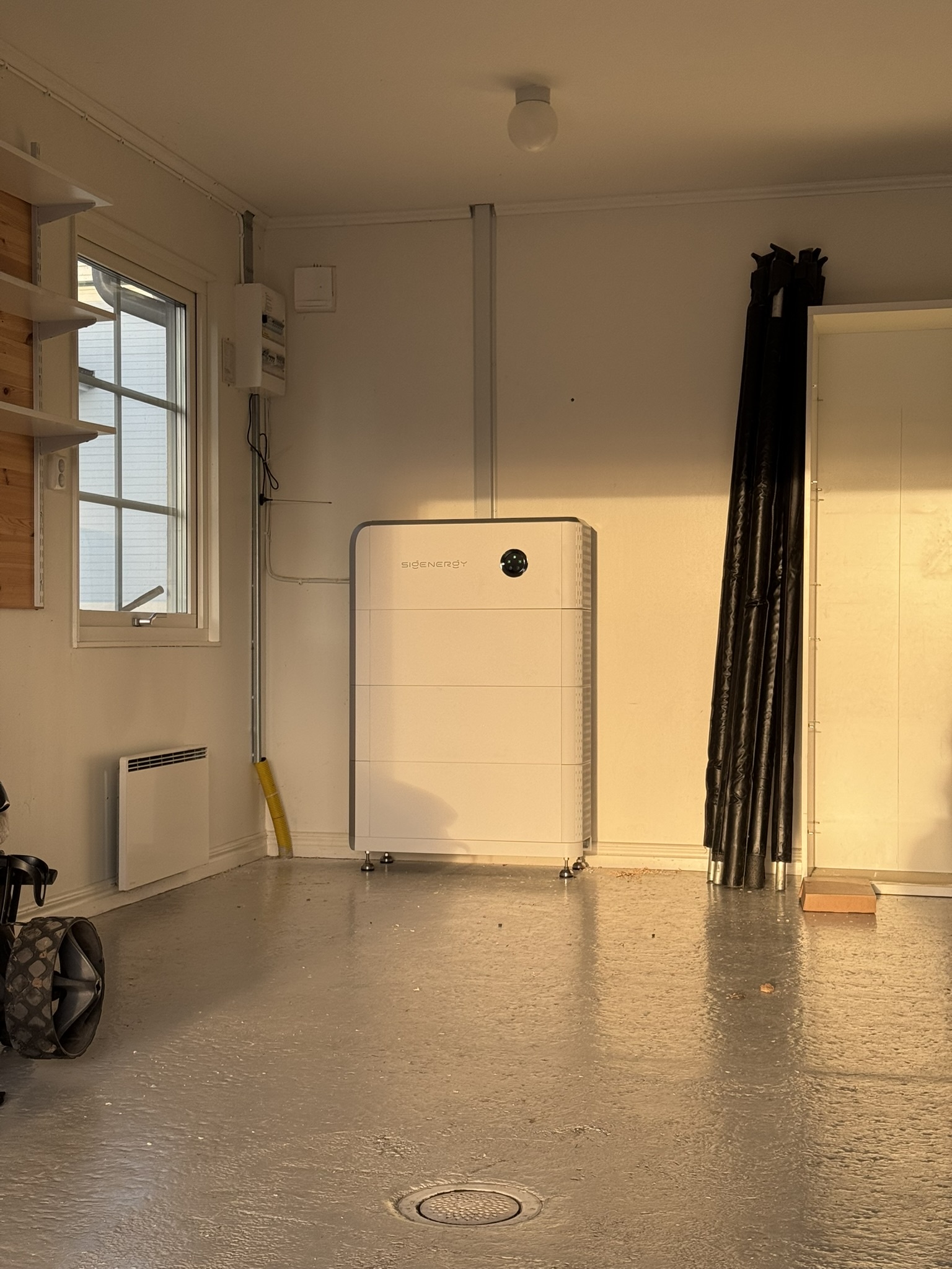 Svarta solceller installerade av Energizon i Linköping